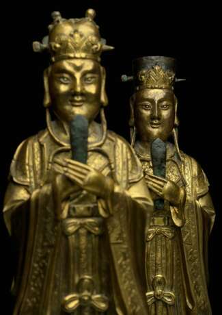 Shuiguan und Diguan aus feuervergoldeter Bronze stehend dargestellt - Foto 2