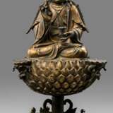 Feuervergoldete Bronze des Guanyin auf einem Lotos - Foto 1