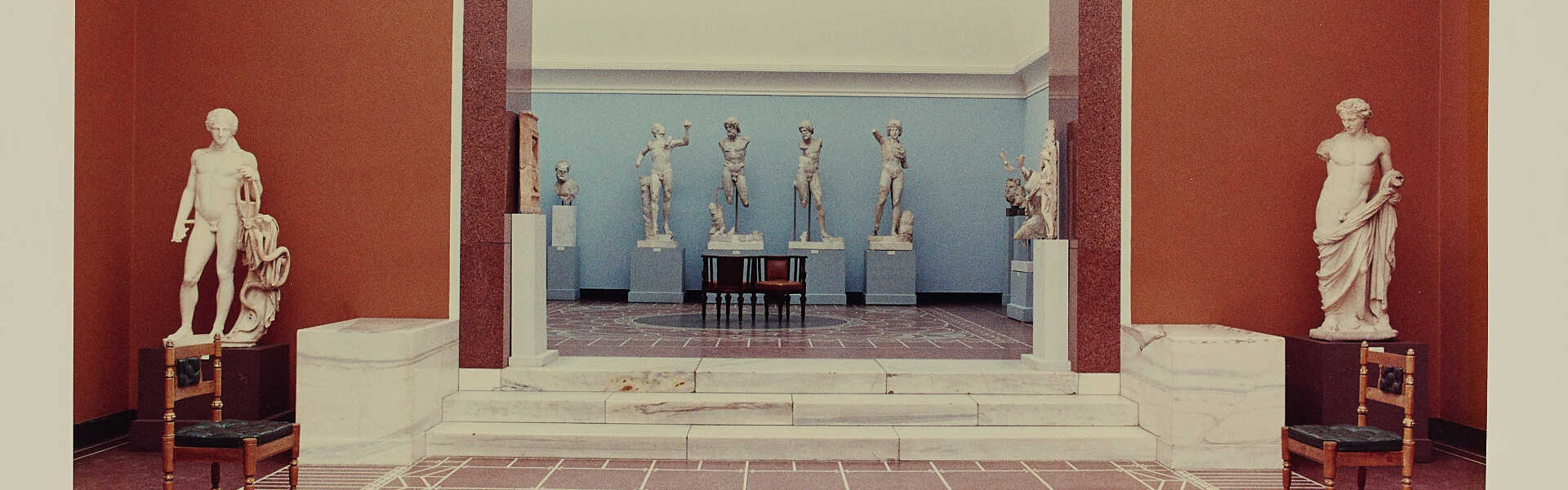 Candida Höfer. Glyptothek Kopenhagen III Candida Höfer. Glyptothek Kopenhagen III