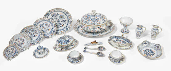 Meissen, Tafel- und Kaffeeservice "Reiches Zwiebelmuster" - photo 1