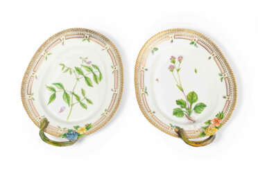 Royal Copenhagen, 1 Paar Henkelschalen "Flora Danica"