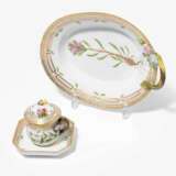 Royal Copenhagen, Henkelschale und Bouillontasse "Flora Danica" - photo 1
