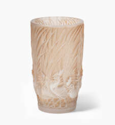 René Lalique, Vase "Coqs et Plumes"