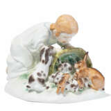 Meissen, Figur "Kind mit Kaninchen". - photo 1