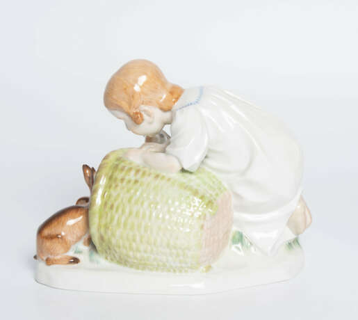 Meissen, Figur "Kind mit Kaninchen". - photo 3