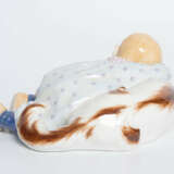 Meissen, Figur "Kind, auf einem Hund liegend". - photo 4