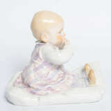 Meissen, Figur "Kind auf einem Kissen sitzend". - photo 6