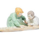 Meissen, Figurengruppe "Zwei Kinder, Sandformen backend". - photo 1