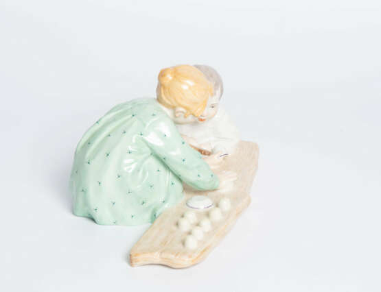 Meissen, Figurengruppe "Zwei Kinder, Sandformen backend". - photo 5