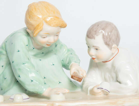 Meissen, Figurengruppe "Zwei Kinder, Sandformen backend". - photo 6