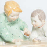 Meissen, Figurengruppe "Zwei Kinder, Sandformen backend". - photo 6