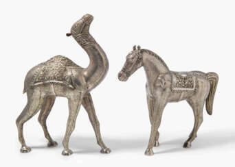 Tierfiguren: Kamel und Pferd
