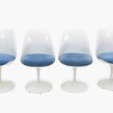 Eero Saarinen, Serie von 8 Stühlen "Tulip" - Foto 1