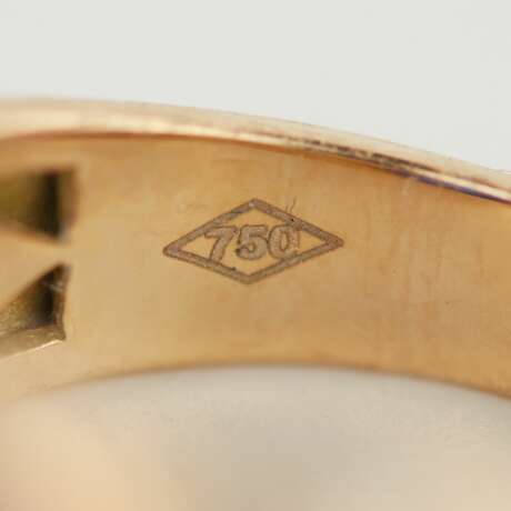 Gold ring with sapphire and diamonds. Diamond 20th century - photo 7
