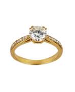 Product catalog. Gold ring with diamonds. 