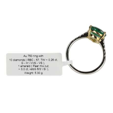 18K Gold Ring with Teardrop Emerald and Diamonds Diamonds 21th century - photo 5