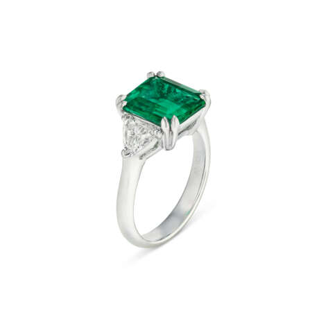 EMERALD AND DIAMOND RING - Foto 1