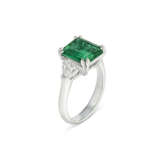EMERALD AND DIAMOND RING - Foto 1