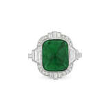 ART DECO EMERALD AND DIAMOND RING - photo 4