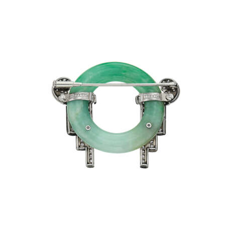 LACLOCHE ART DECO JADE, ENAMEL AND DIAMOND BROOCH - photo 3