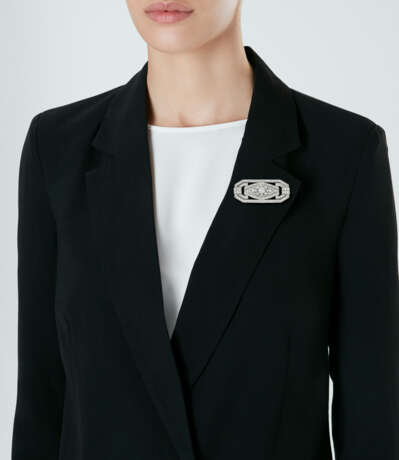 TIFFANY & CO. ART DECO DIAMOND BROOCH - photo 2