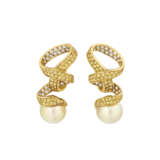 CHANEL COLORED DIAMOND, DIAMOND AND CULTURED PEARL EARRINGS - Foto 1