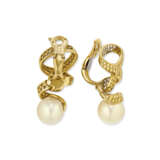 CHANEL COLORED DIAMOND, DIAMOND AND CULTURED PEARL EARRINGS - Foto 3