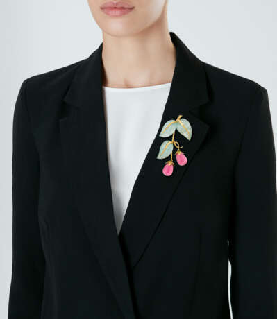 SUZANNE BELPERRON AQUAMARINE AND TOURMALINE 'LEAVES AND BERRIES' BROOCH - photo 2