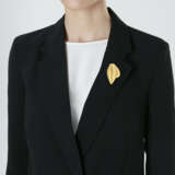 SUZANNE BELPERRON HAMMERED GOLD 'COQUILLAGE' CLIP-BROOCH - photo 2