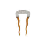 TIFFANY & CO. BELLE ÉPOQUE PAIR OF DIAMOND AND HORN HAIR COMBS - photo 2