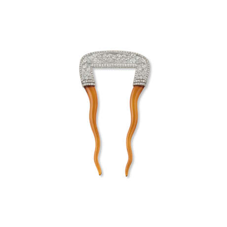 TIFFANY & CO. BELLE ÉPOQUE PAIR OF DIAMOND AND HORN HAIR COMBS - photo 4
