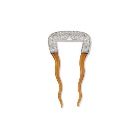 TIFFANY & CO. BELLE ÉPOQUE PAIR OF DIAMOND AND HORN HAIR COMBS - photo 5