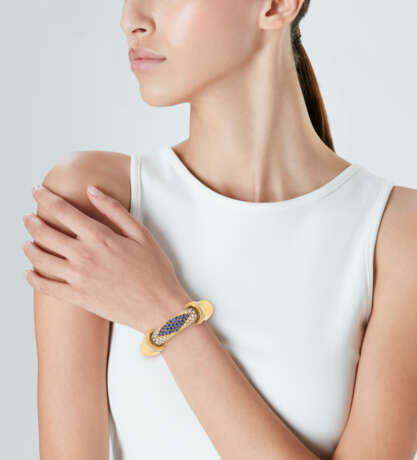 RENÉ BOIVIN SAPPHIRE AND DIAMOND 'COULISSANT' BANGLE - photo 2