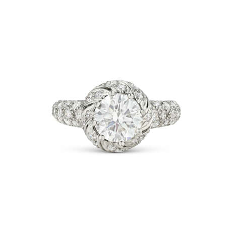 TIFFANY & CO., JEAN SCHLUMBERGER DIAMOND ‘BUDS’ RING - photo 3