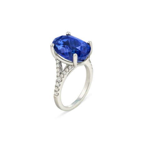 SAPPHIRE AND DIAMOND RING - photo 1