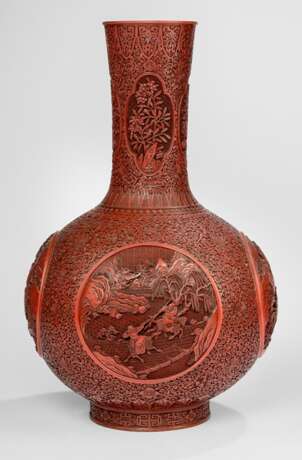 Paar sehr feine und große Vasen aus geschnittenem Rotlack mit figürlichen Szenen - photo 1