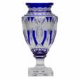 Grand vase de forme amphore en cristal color&eacute;. - Kauf mit einem Klick