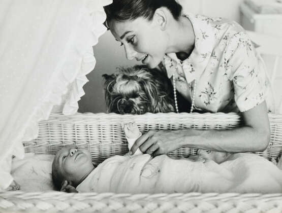 Richard Avedon. Audrey Hepburn with Sean - photo 1