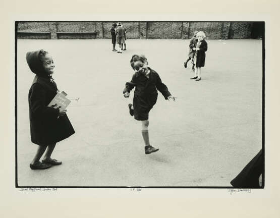 Jürgen Schadeberg. School Playground, London 1968 - фото 1