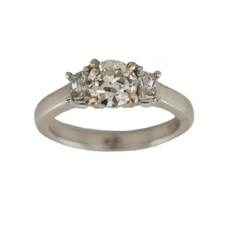 750 gold ring in Art Deco style with three diamonds. Diamonds 20th century - photo 1