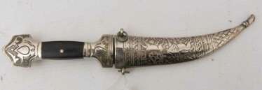 SMALL CURVED DAGGER