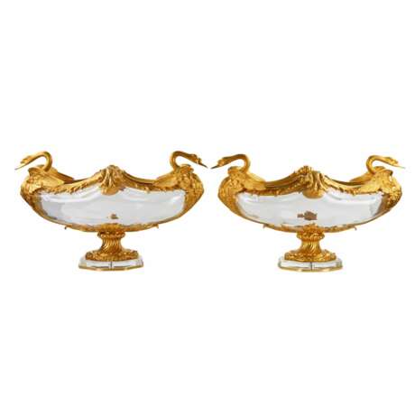 Pair of oval vases in cast glass and gilt bronze with swan motif. France 20th century. Glass 20th century - photo 4