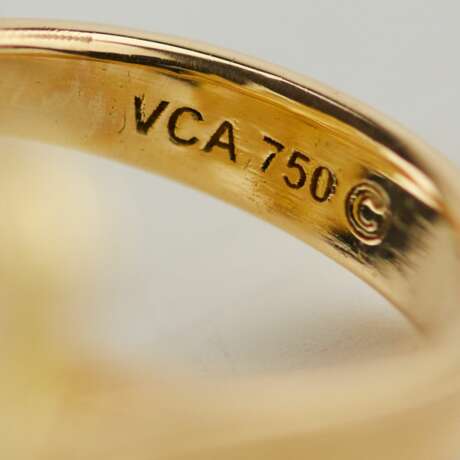 Gold 18K ring with seventy-seven diamonds and five emeralds. Emerald 21th century - photo 7