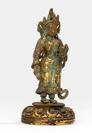 Feuervergoldete Bronze eines stehenden Bodhisattva auf einem Lotos - photo 1
