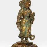 Feuervergoldete Bronze eines stehenden Bodhisattva auf einem Lotos - Foto 1