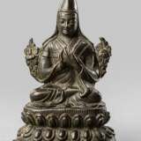 Bronze des Tsongkhapa auf einem Lotos sitzend - Foto 1
