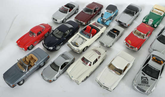 Mercedes-Benz Modelle ab 1980er Jahre, Burago, Mae… - Foto 2