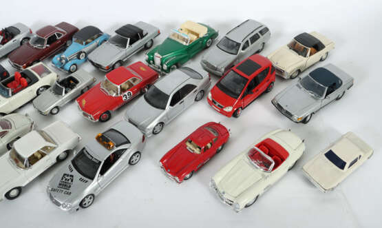 Mercedes-Benz Modelle ab 1980er Jahre, Burago, Mae… - Foto 3