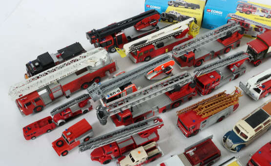 30 Feuerwehr Modelle vorw. 1980-1990er Jahre, meis… - photo 2