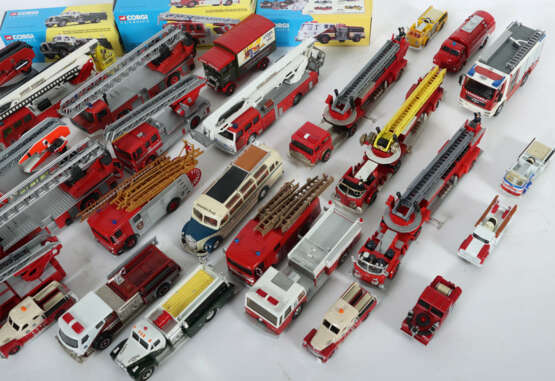 30 Feuerwehr Modelle vorw. 1980-1990er Jahre, meis… - photo 3
